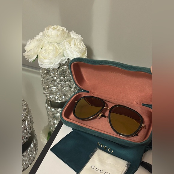 GUCCI AVIATOR SUNGLASSES - Picture 2 of 3